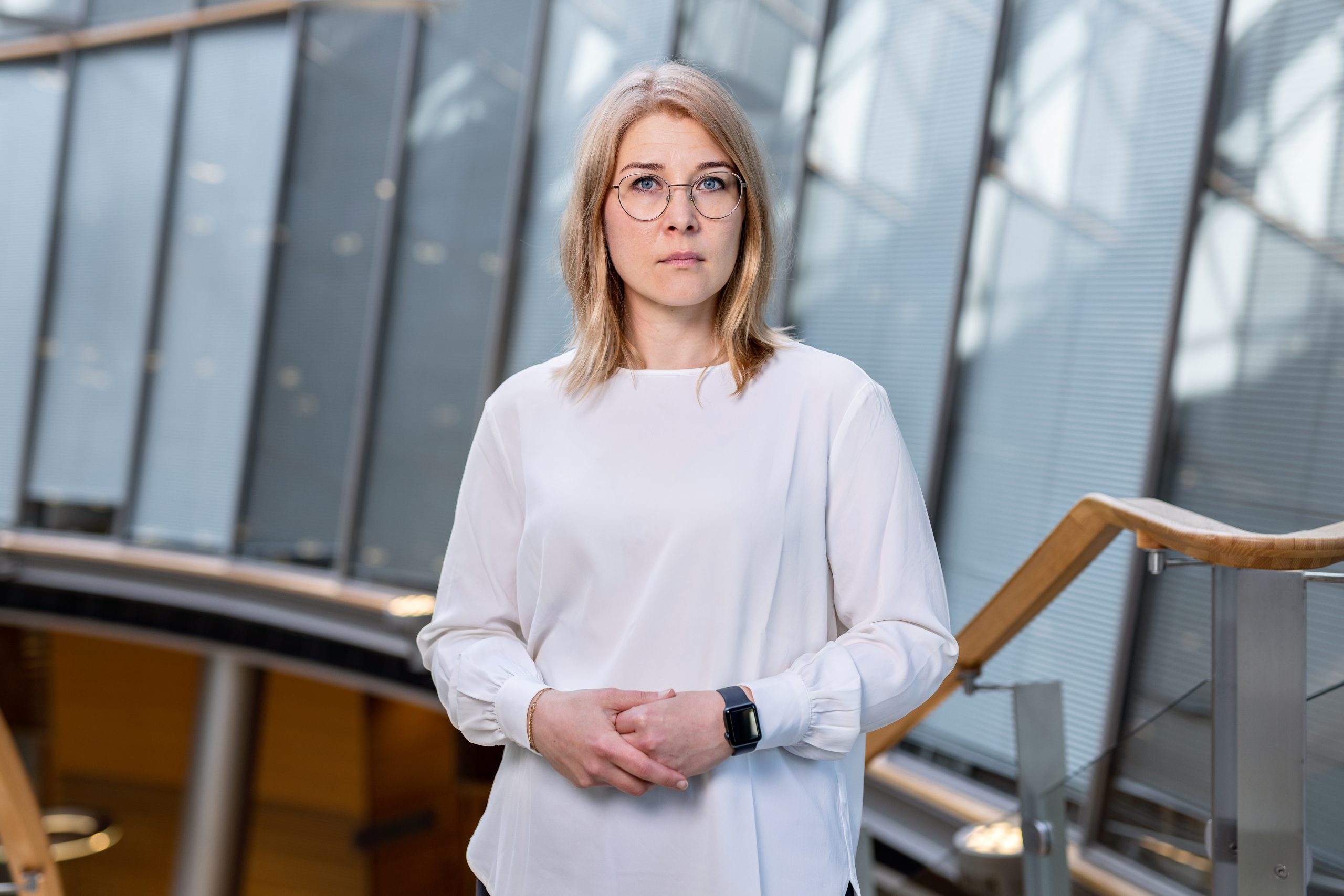 Monopoliasemassa toimivat sähkön siirtoyhtiöt perivät entistä kovempia hintoja kuluttajilta ja tekevät entistä kovempaa voittoa